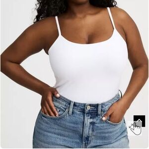 🆕️🤍 FOXY SCOOP CAMI WITH BUILT-IN BRA🤍